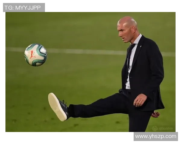 足球巨星的荣耀征程：从青涩到巅峰的冠军之路